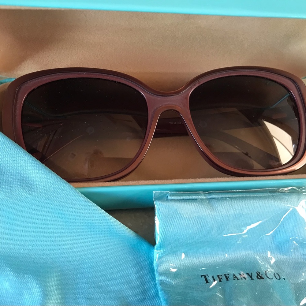 Tiffany&co super cute frames sunglasses! Authentic with logos and T&C key hole - Picture 1 of 4